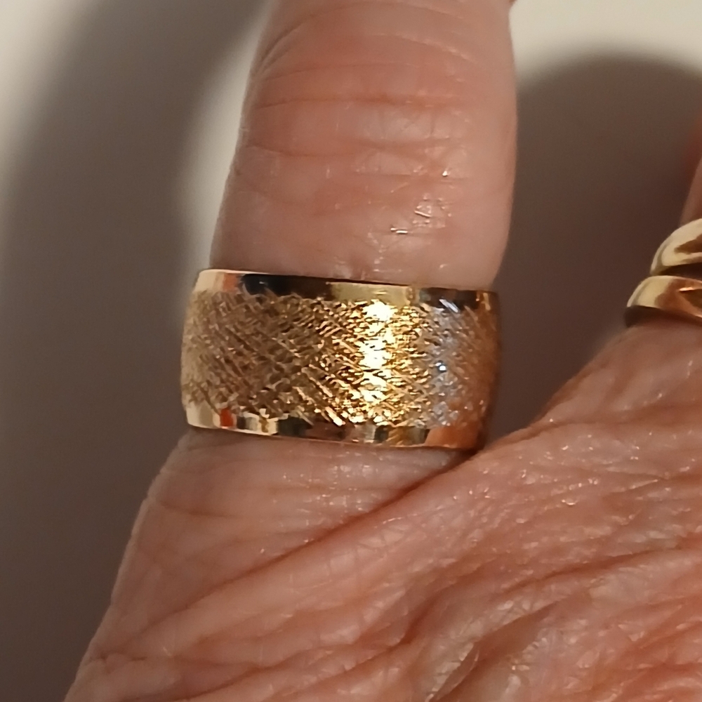 Vintage Gold Filled Textured Wedding Band - Picture 6 of 6